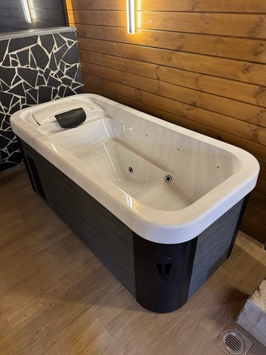 Ice bath tub - ice,