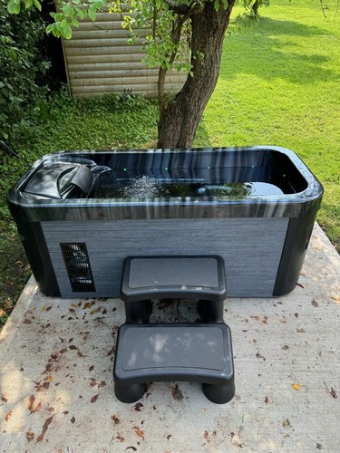 Ice bath tub - ice,
